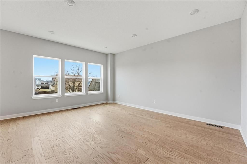 415 Woodview Drive — photo 8