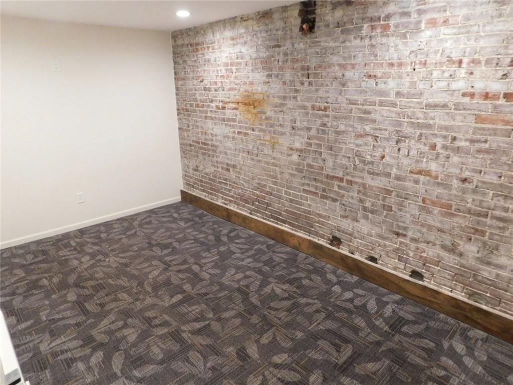 109 W 4th Street — photo 5