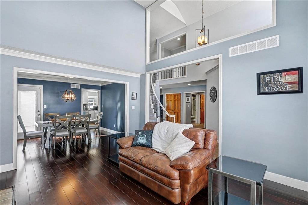 532 SE Asheville Drive — photo 6