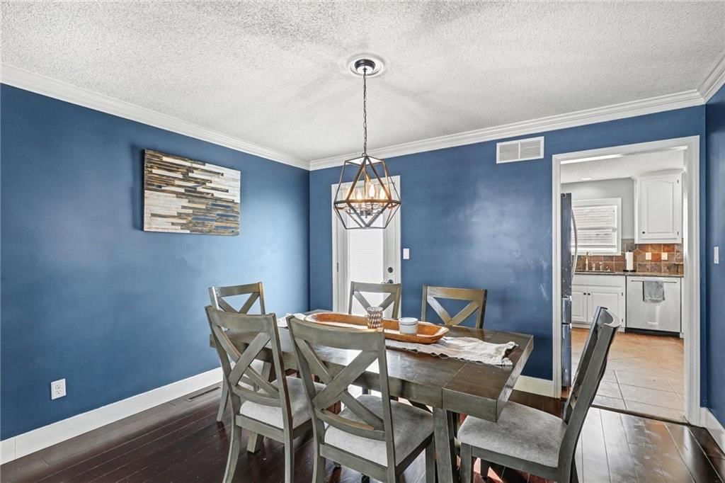 532 SE Asheville Drive — photo 7