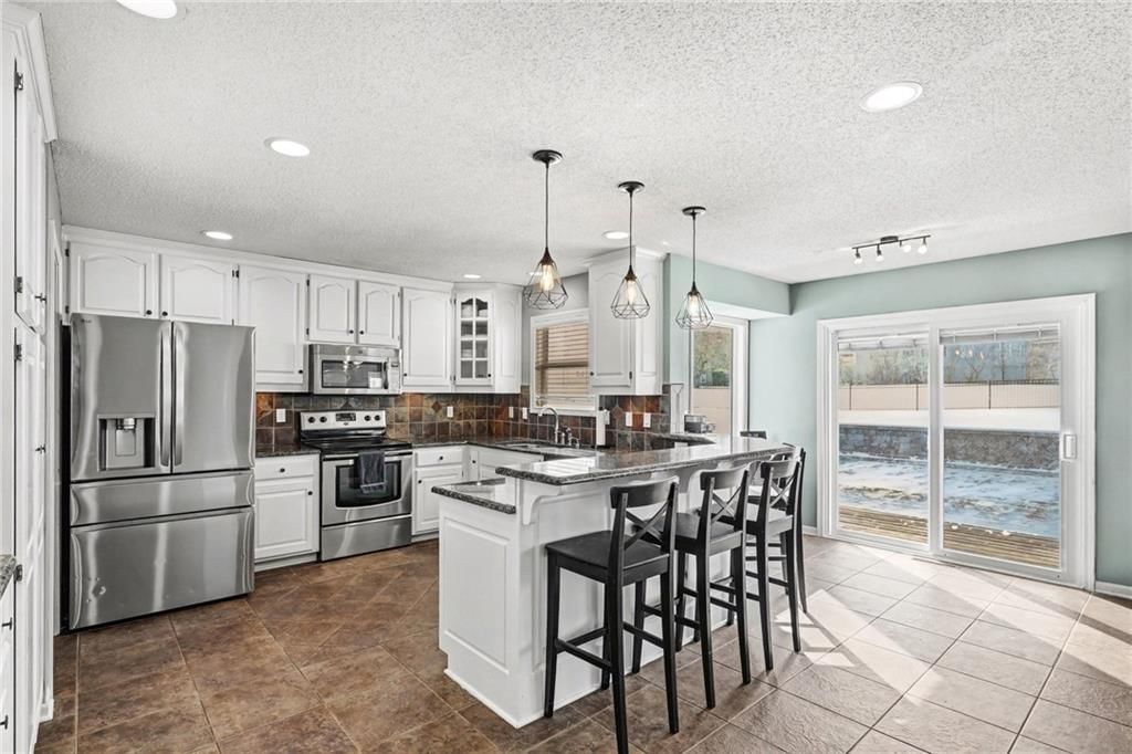 532 SE Asheville Drive — photo 8