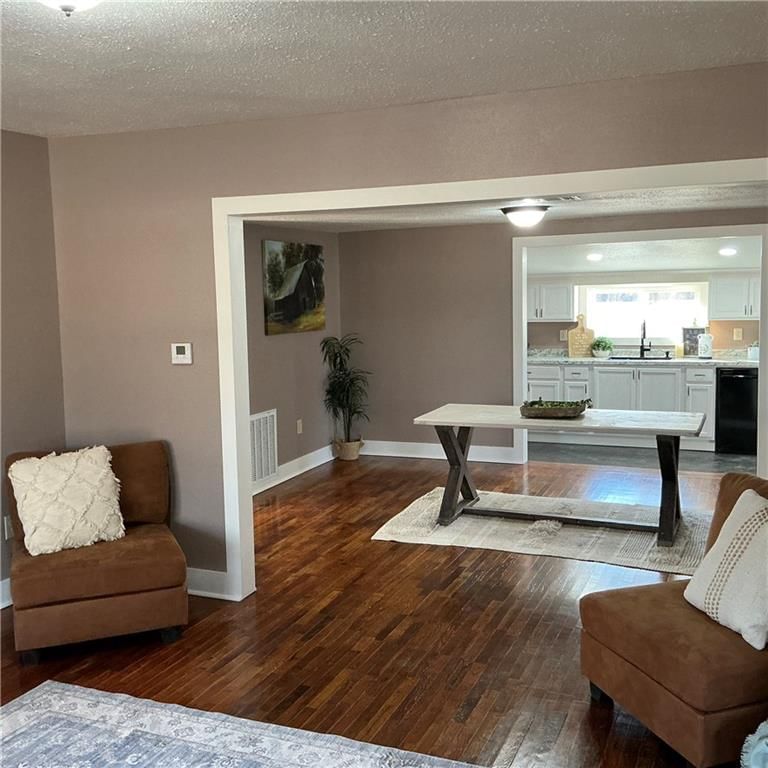 442 E Walnut Street — photo 5