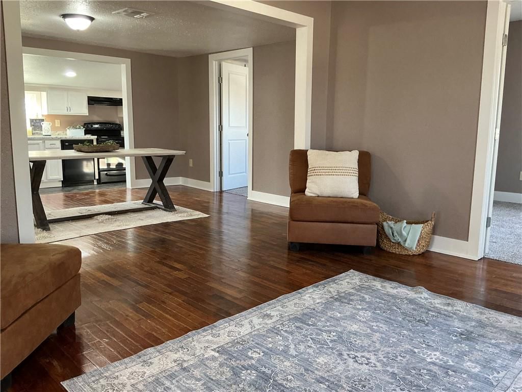 442 E Walnut Street — photo 9