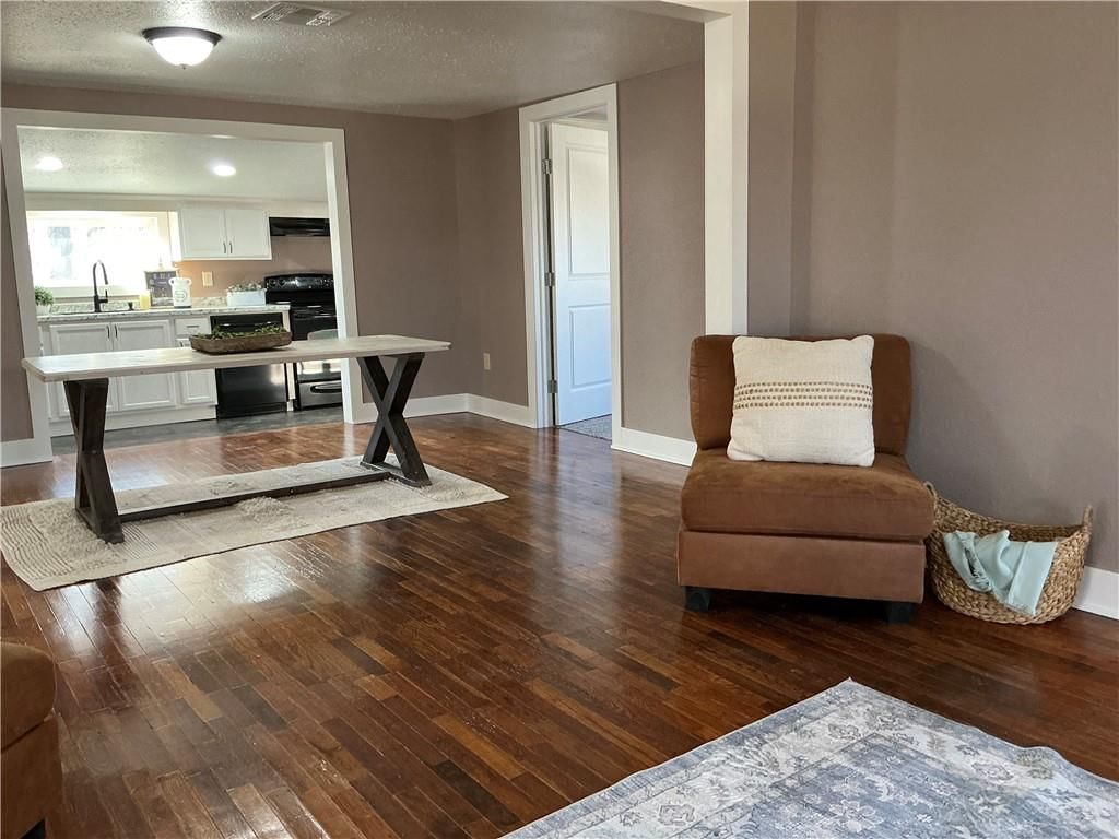 442 E Walnut Street — photo 10
