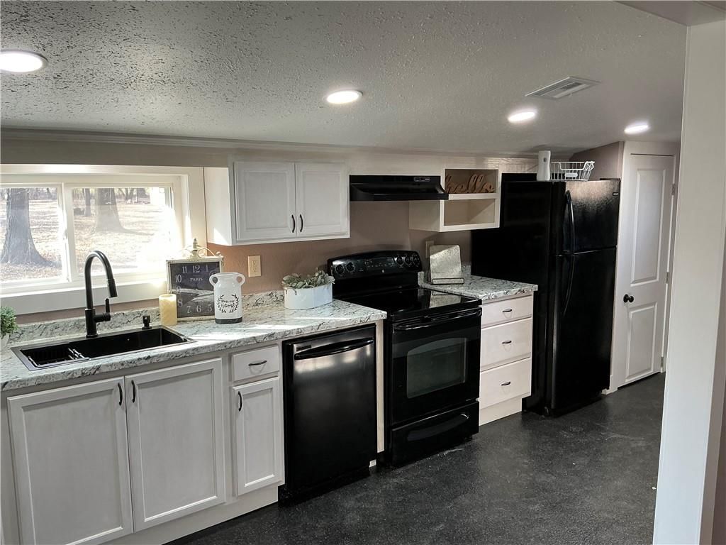 442 E Walnut Street — photo 14