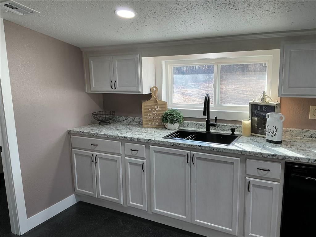 442 E Walnut Street — photo 15
