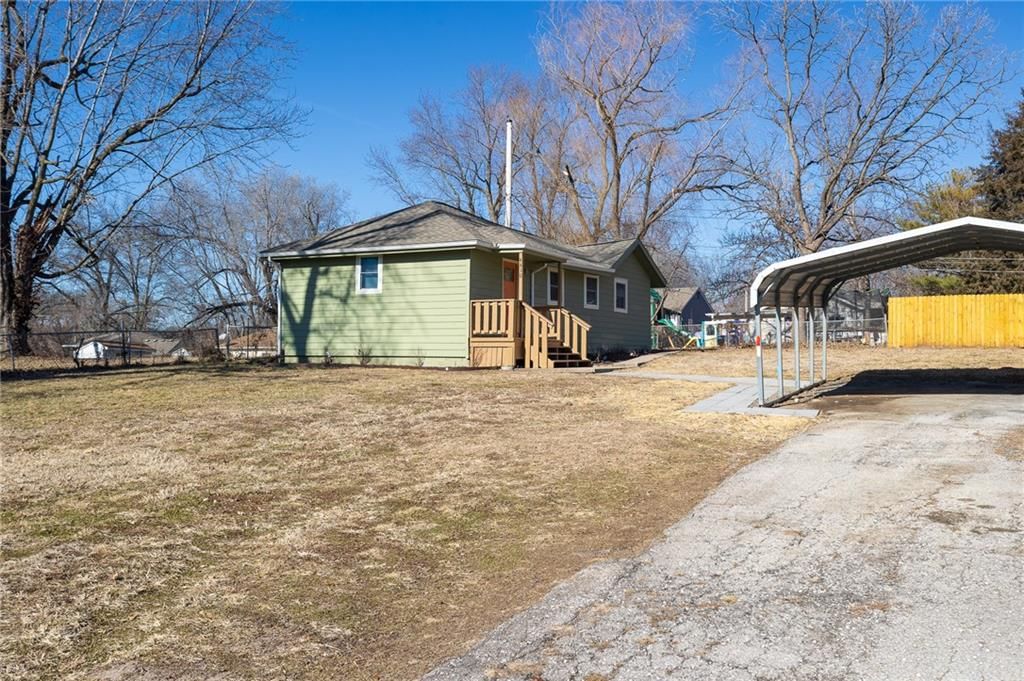 4410 NE 46 Street — photo 2