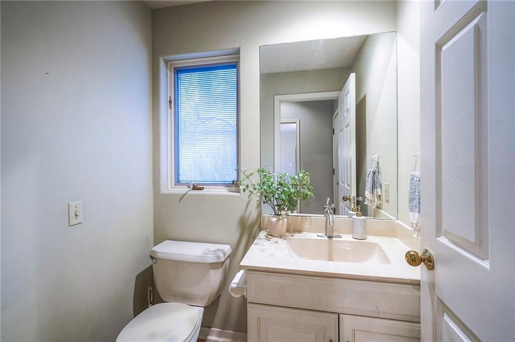 6810 W 132nd Terrace — photo 37