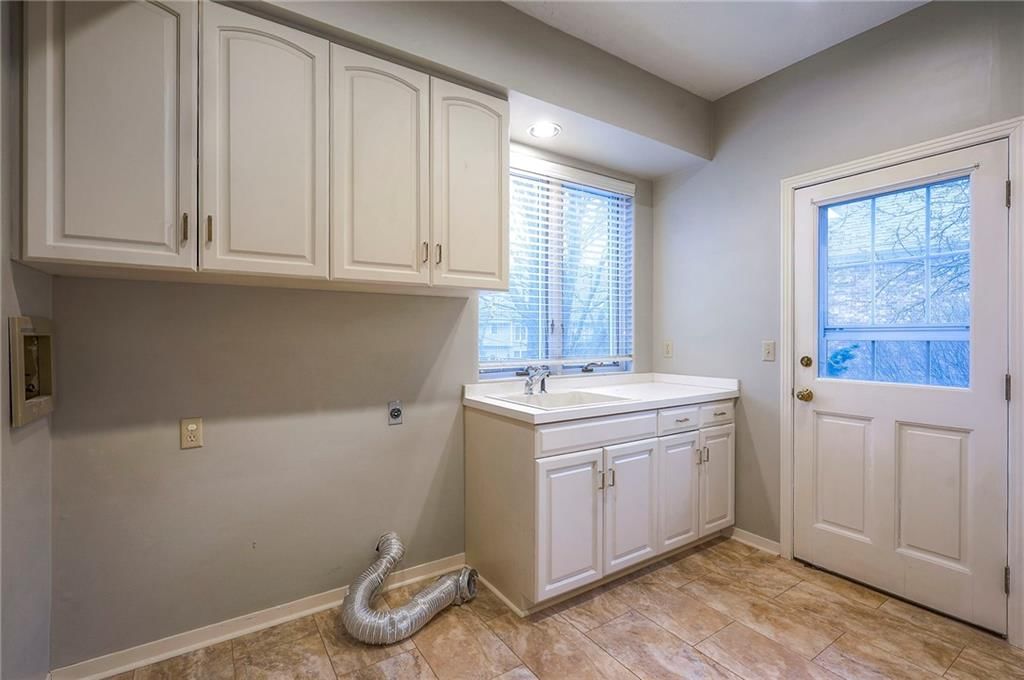 6810 W 132nd Terrace — photo 38