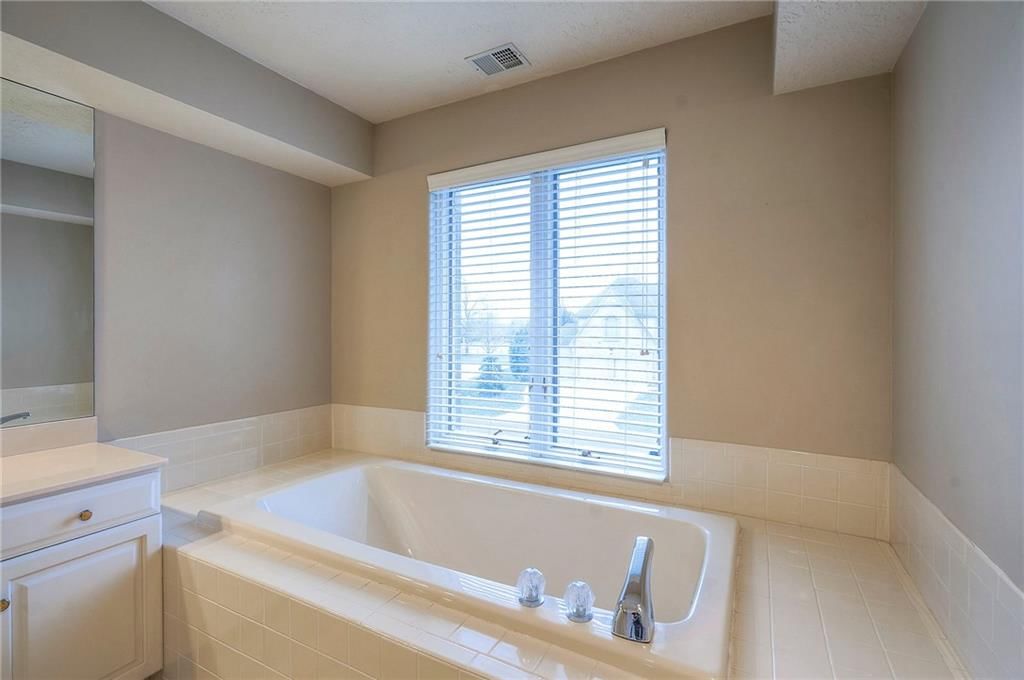 6810 W 132nd Terrace — photo 56