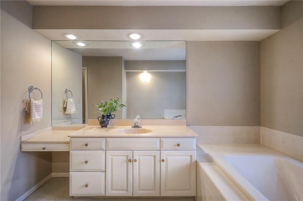 6810 W 132nd Terrace — photo 57