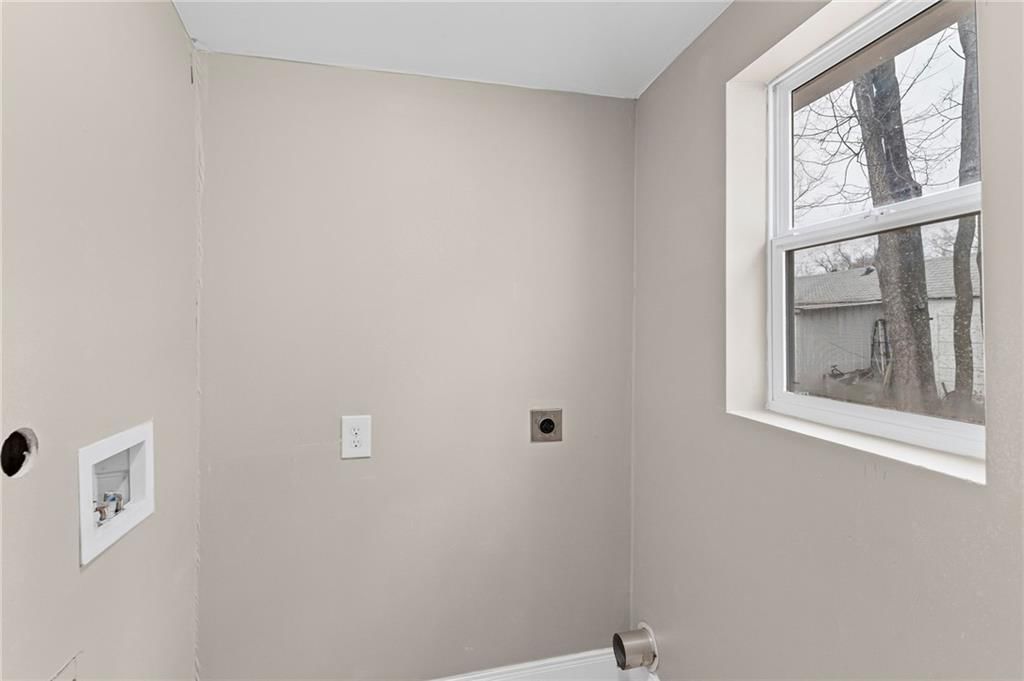 118 Vaughn Street — photo 17