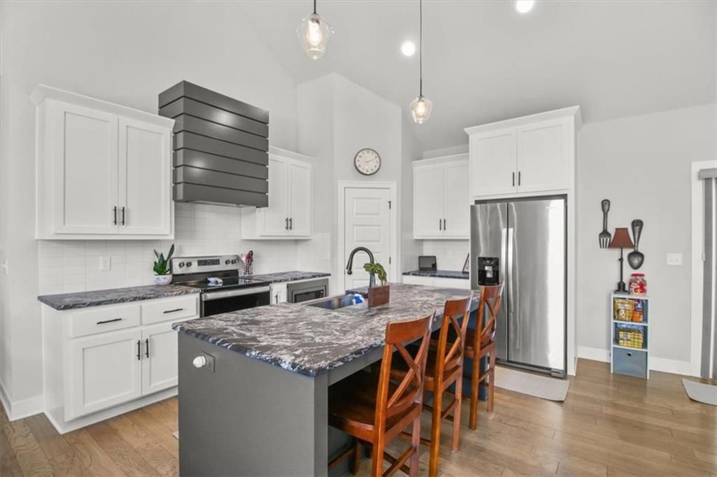904 NW Lindenwood Drive — photo 11