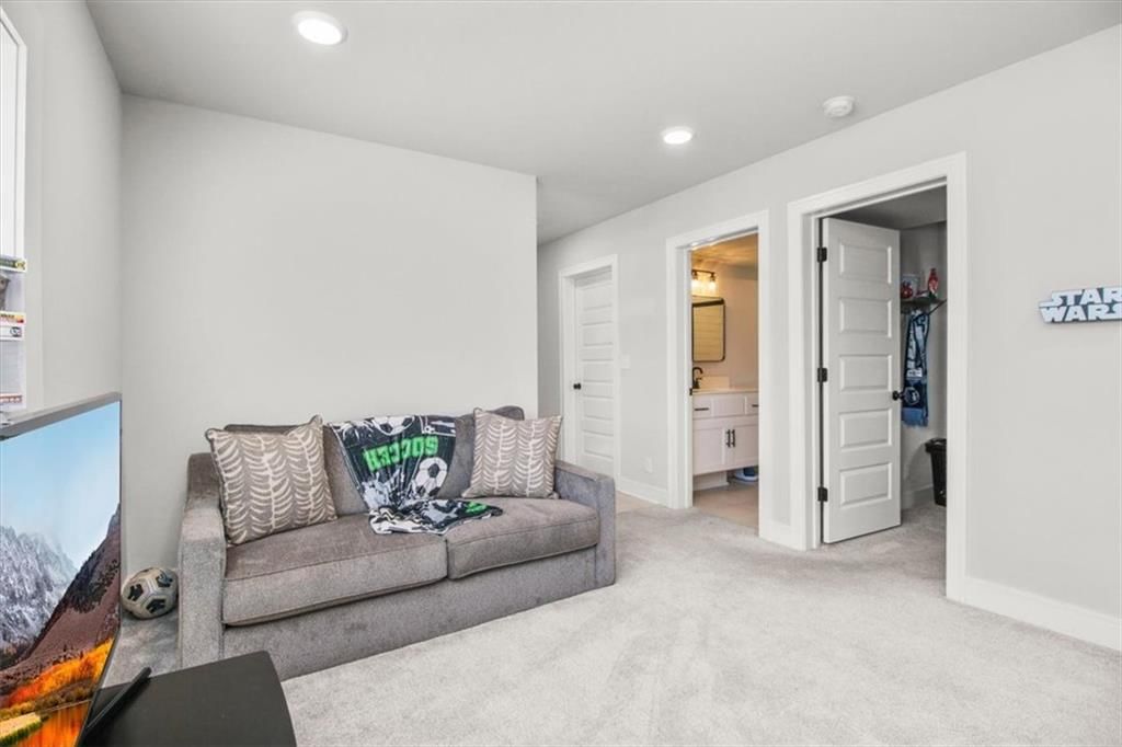 904 NW Lindenwood Drive — photo 22