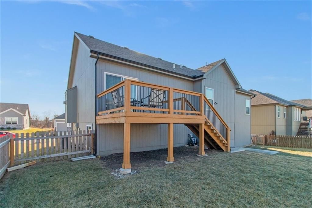 904 NW Lindenwood Drive — photo 26