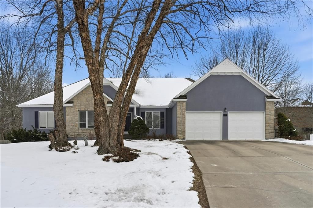 1704 Summit Hill Circle, Lee's Summit, MO