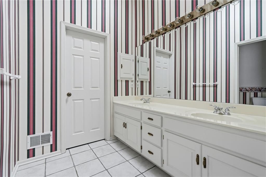 1704 Summit Hill Circle — photo 23