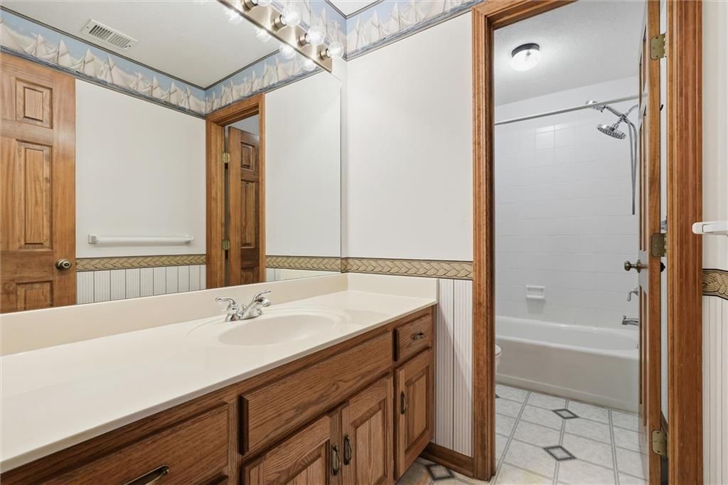 1704 Summit Hill Circle — photo 32