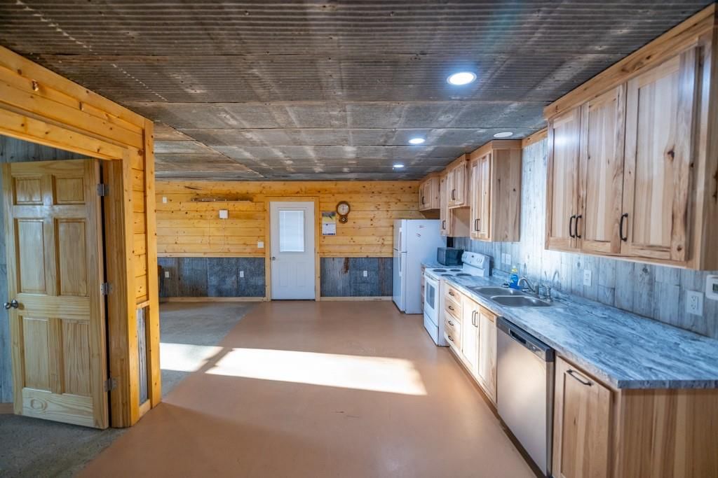 9539 NE 866 Road — photo 34