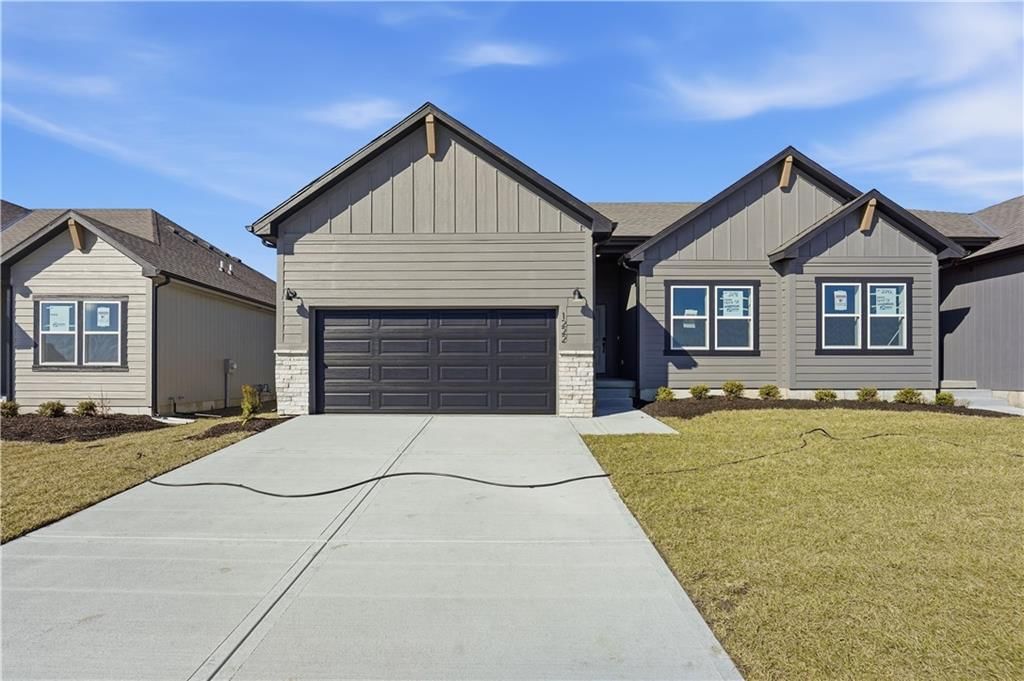 1222 SE Windbreak Drive, Lee's Summit, MO