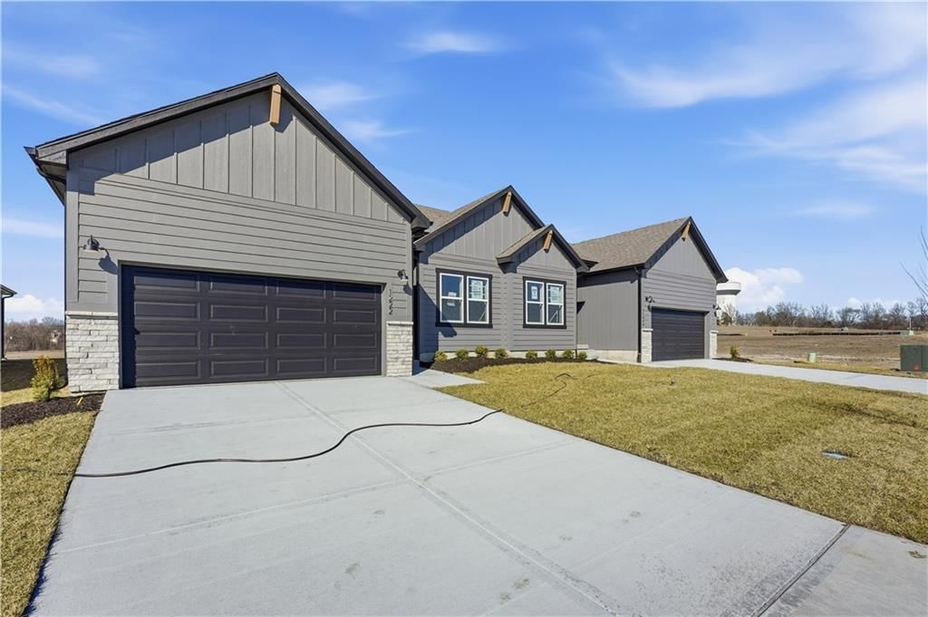 1222 SE Windbreak Drive — photo 2