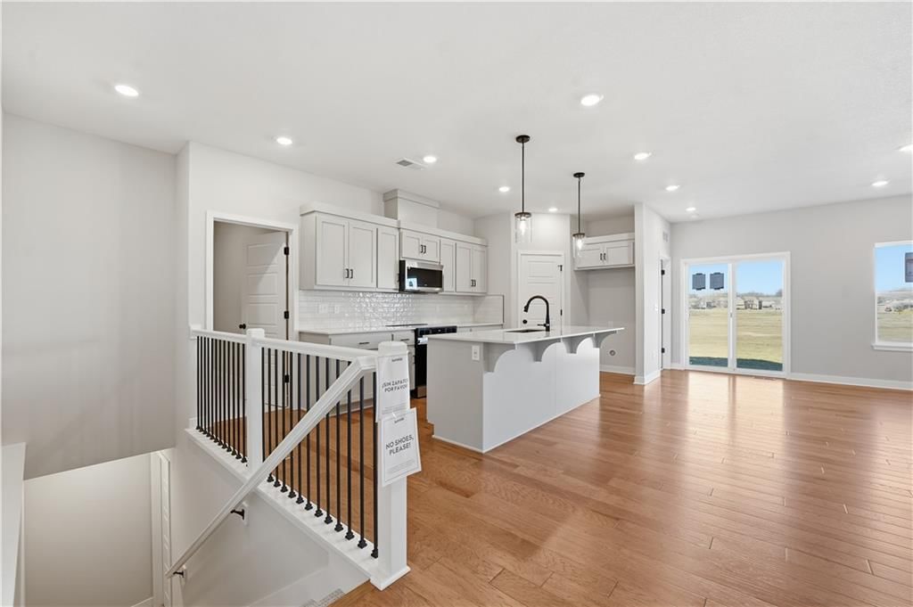 1222 SE Windbreak Drive — photo 4