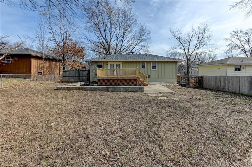 1806 SE Kingsway Street — photo 4