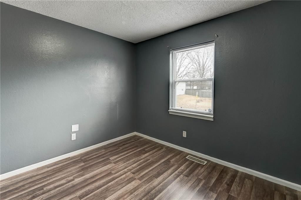 1806 SE Kingsway Street — photo 20