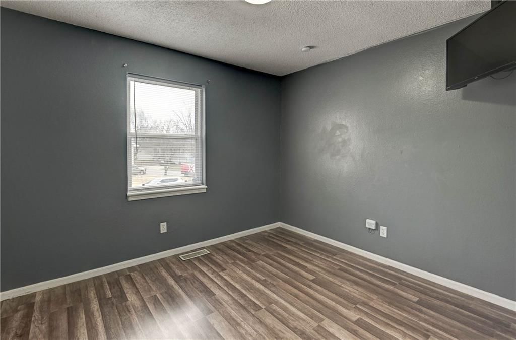 1806 SE Kingsway Street — photo 21