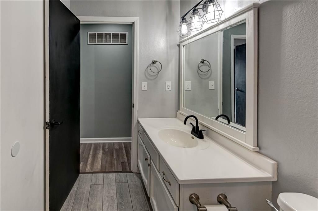 1806 SE Kingsway Street — photo 26