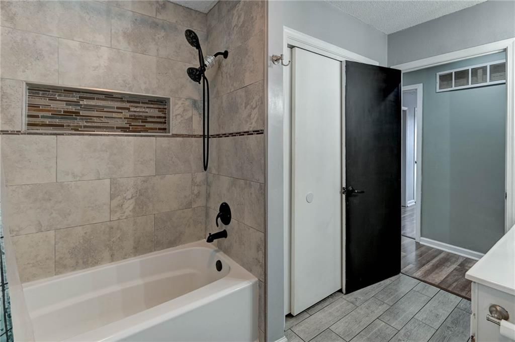 1806 SE Kingsway Street — photo 28