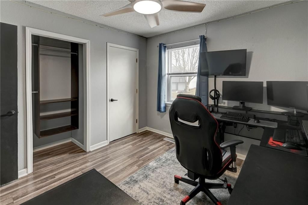 1806 SE Kingsway Street — photo 30