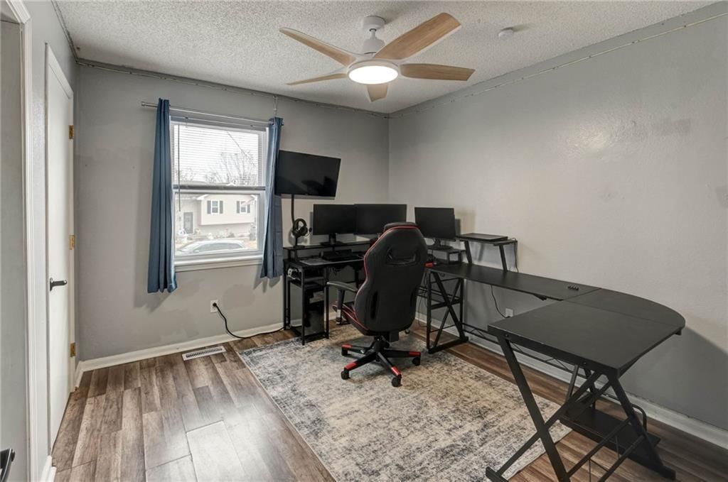 1806 SE Kingsway Street — photo 31