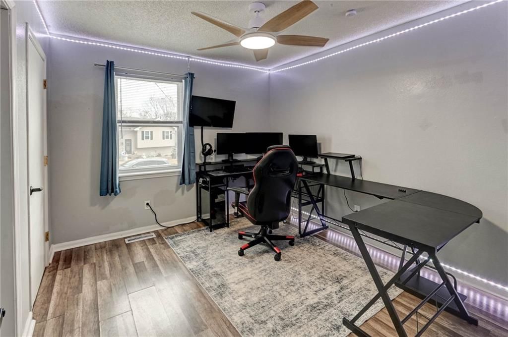 1806 SE Kingsway Street — photo 32