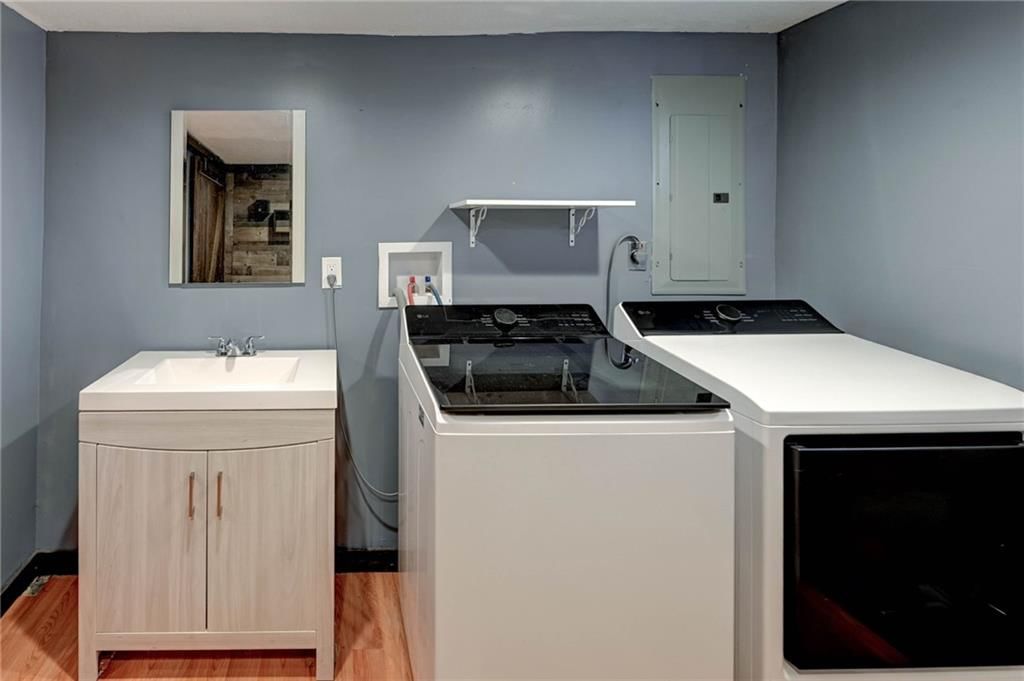 1806 SE Kingsway Street — photo 41