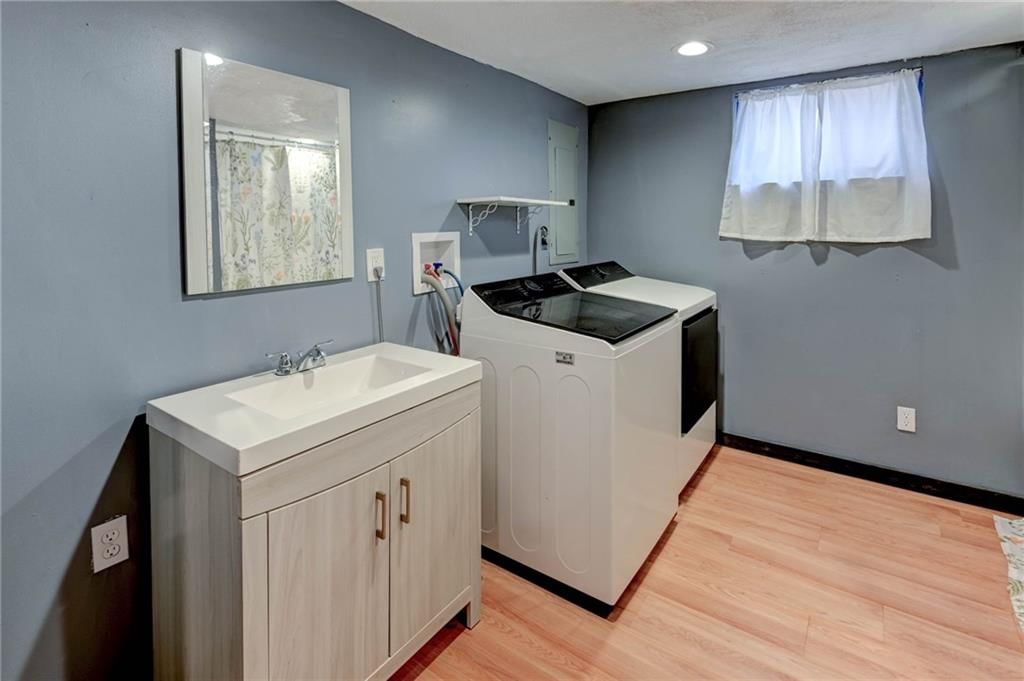 1806 SE Kingsway Street — photo 42