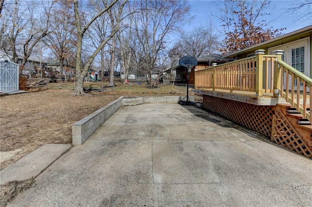 1806 SE Kingsway Street — photo 43