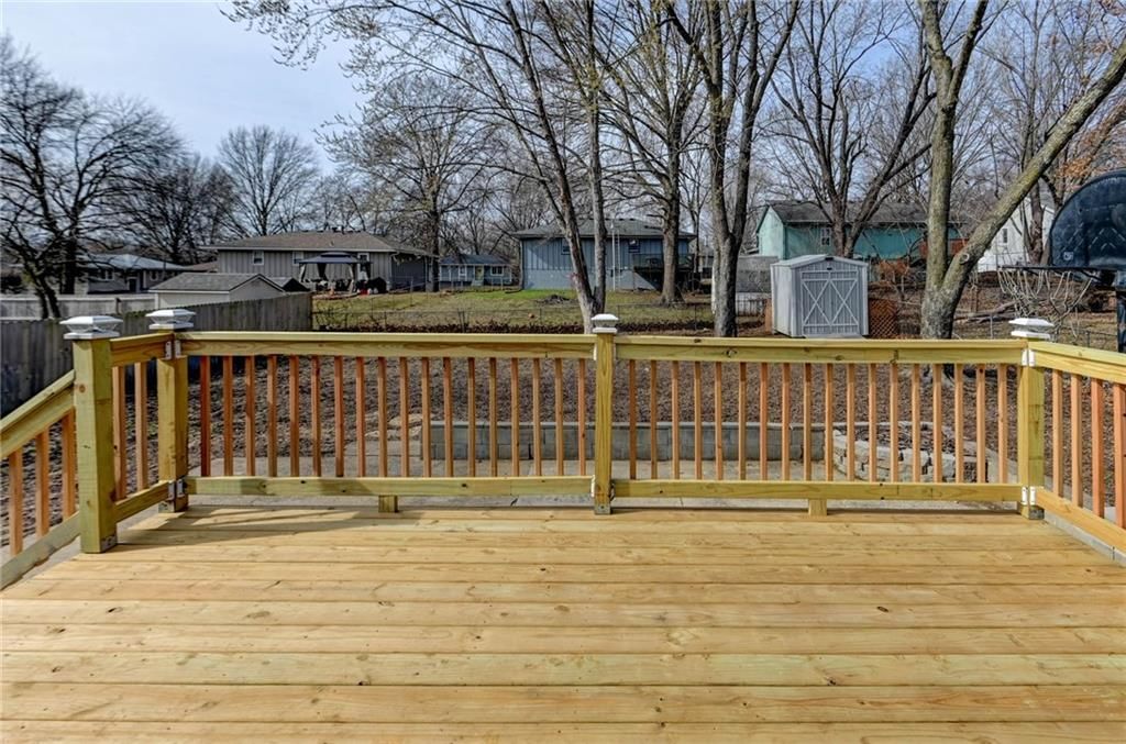 1806 SE Kingsway Street — photo 44