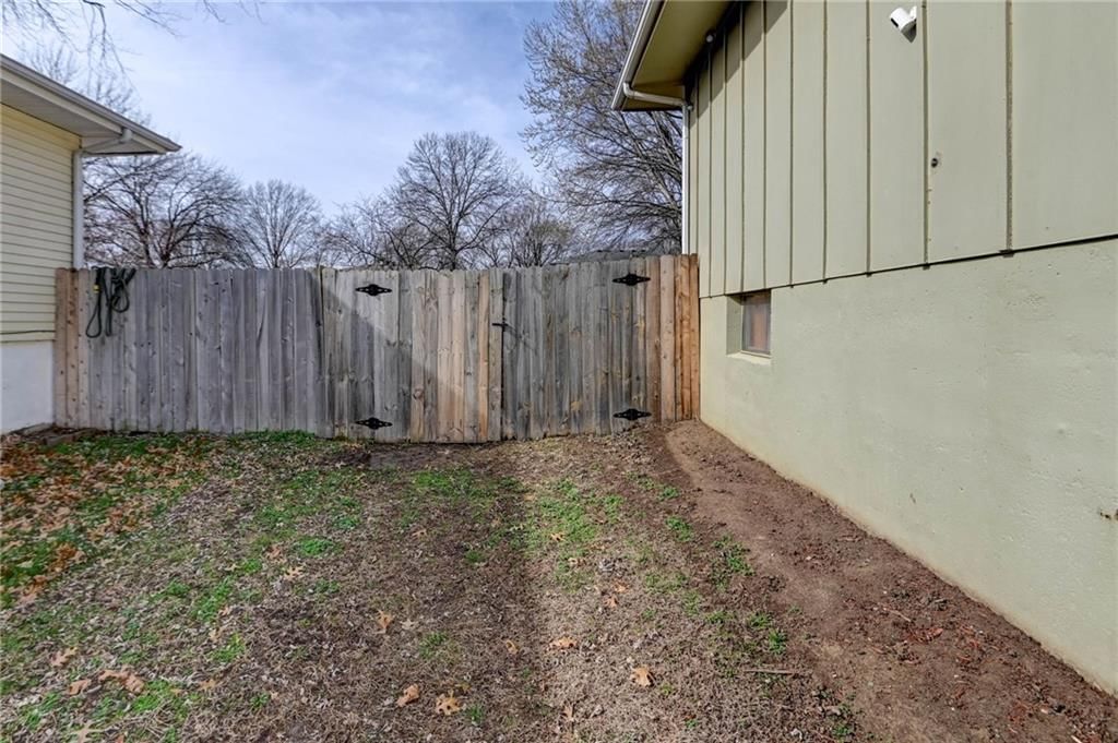 1806 SE Kingsway Street — photo 54
