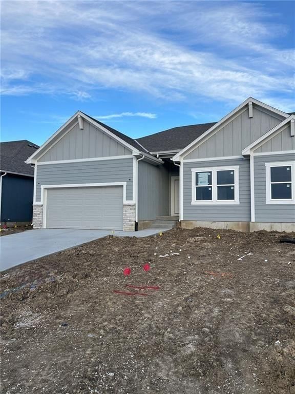 1210 SE Windbreak Drive, Lee's Summit, MO