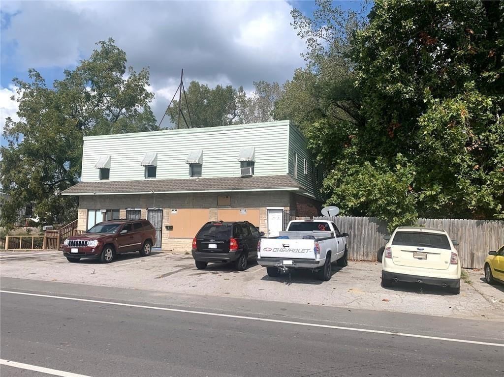 10906 E Truman Road — photo 2