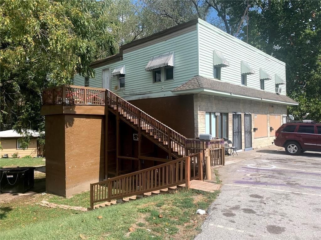 10906 E Truman Road — photo 3