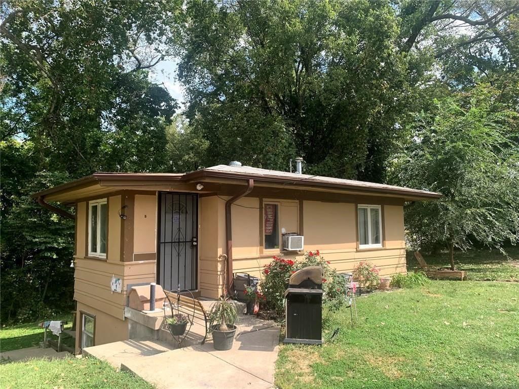 10906 E Truman Road — photo 17