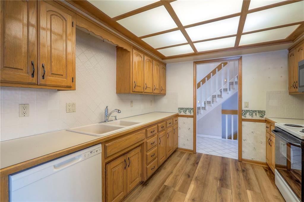 8629 Crysler Avenue — photo 10