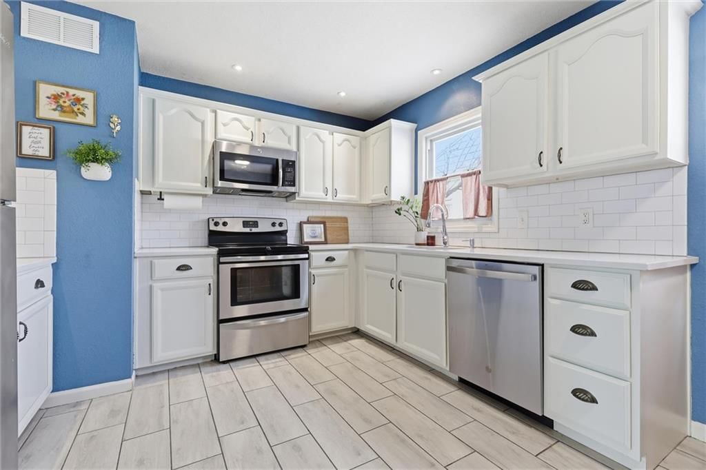 5920 W 71st Street — photo 7