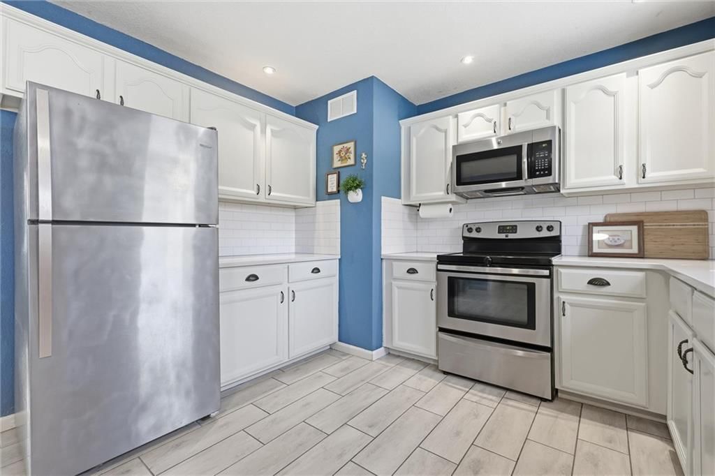 5920 W 71st Street — photo 8