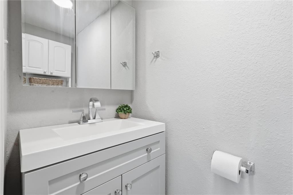 5920 W 71st Street — photo 13