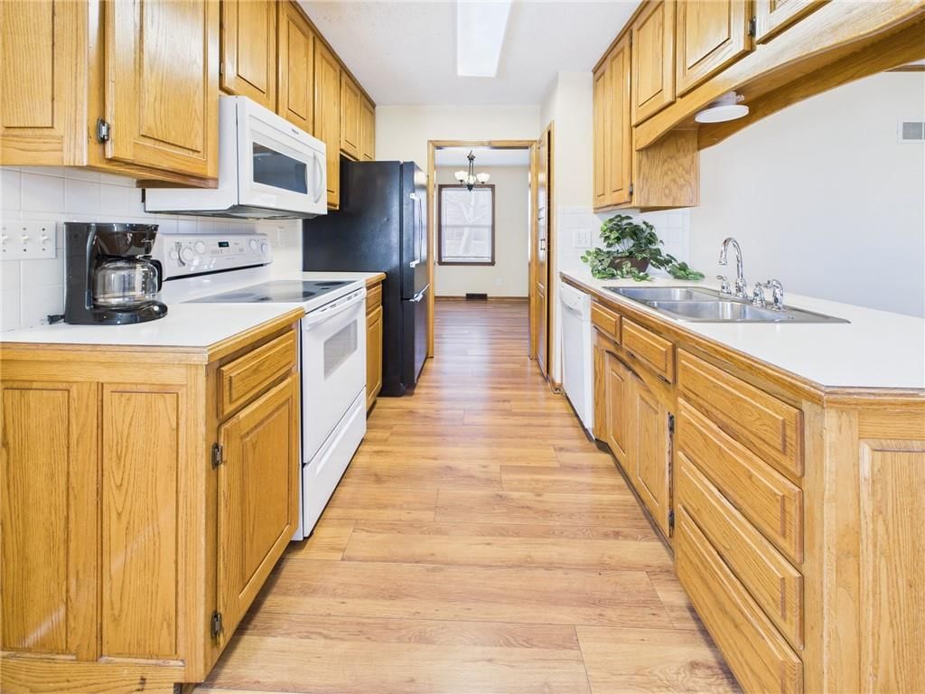 1421 Grandview Drive — photo 9