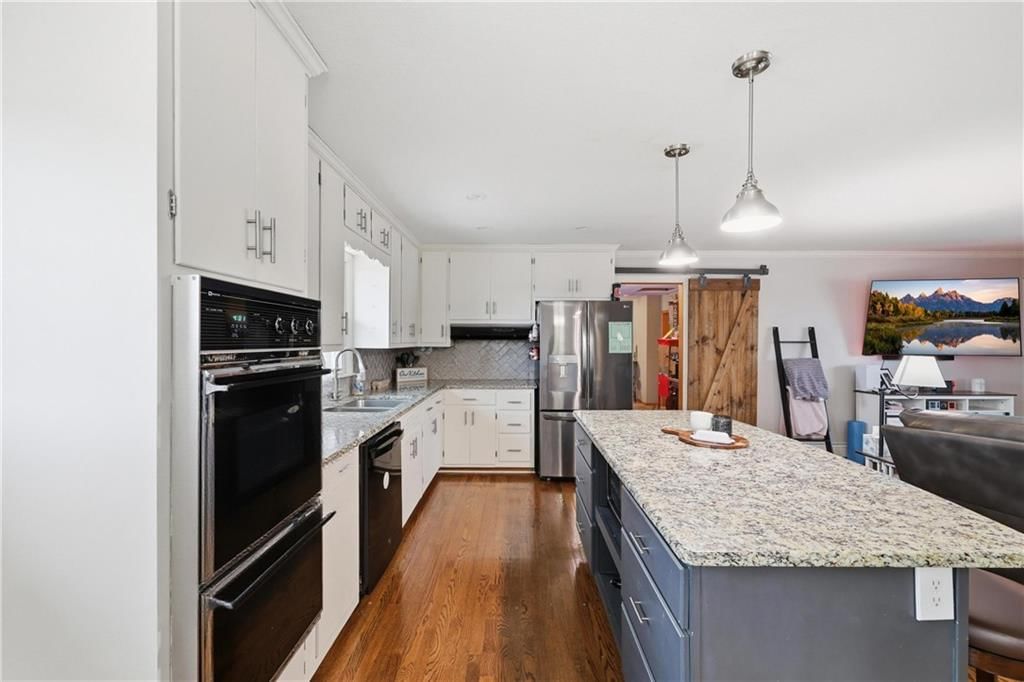 812 Pleasant Street — photo 9