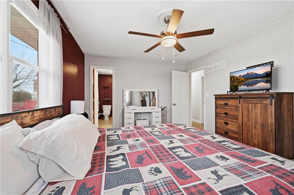 812 Pleasant Street — photo 14